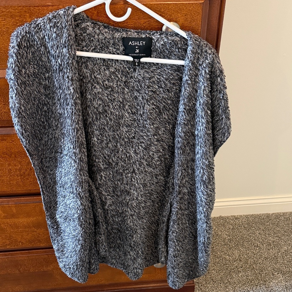 Ashley By 26 International Gray Open-Front Fuzzy Knit Cardigan Vest